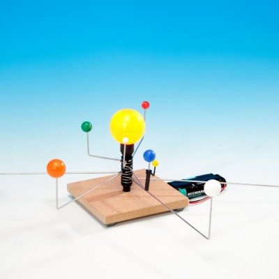 //cdn.labbox.ru/site-2375/model-solnechnoj-sistemy-laboratornaya/0156_orbit_orrery_v2_hres_enl22.jpg