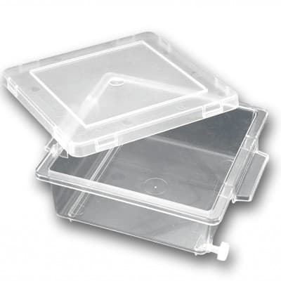 //cdn.labbox.ru/site-2375/emkost-dlya-sbora-othodov-pp/Staining-Box.jpeg