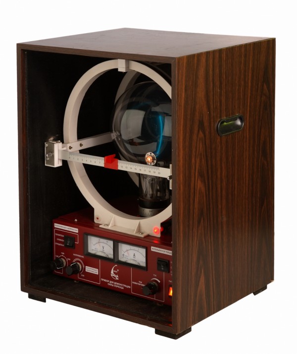 Прибор для демонстрации силы Лоренца