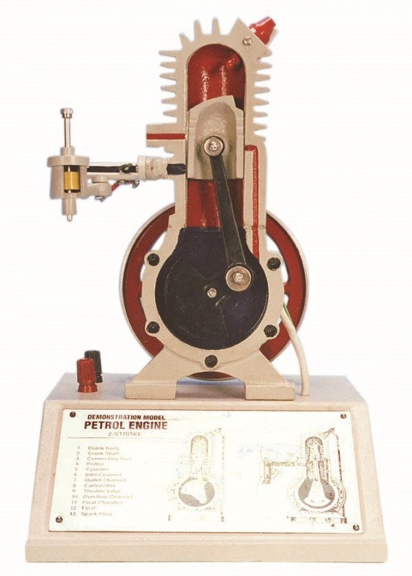 Модель 2-тактного бензинового двигателя